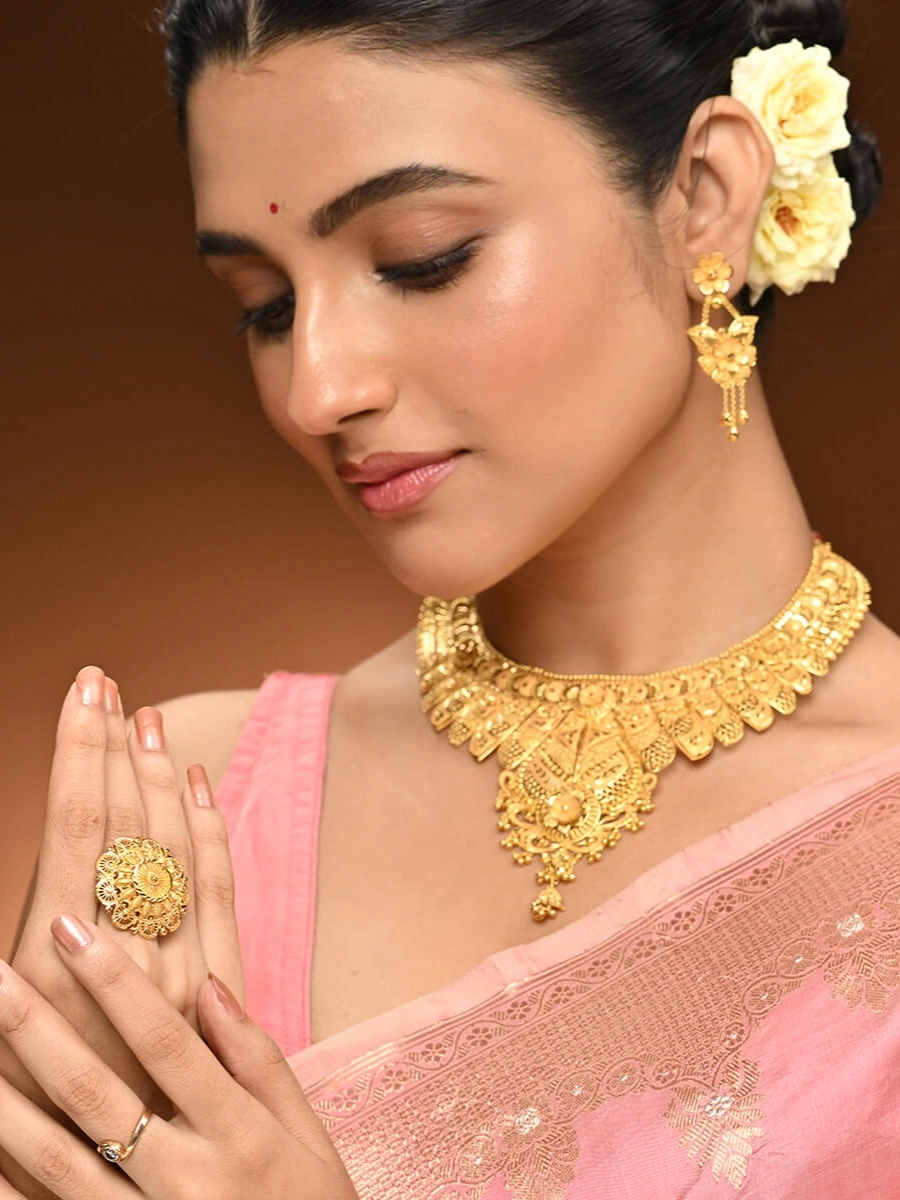 Gold jewellery collection